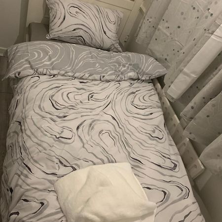 Horndon-on-the-Hill At Apex House Single Room المظهر الخارجي الصورة